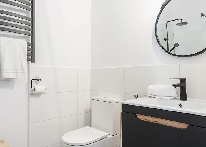 Rentplanet - Cybulskiego Apartment