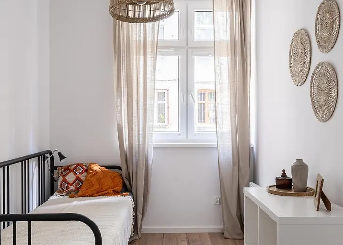 Rentplanet - Cybulskiego Apartment